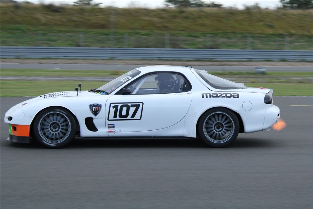 Mazda RX-7 raceren med Oliver Clarke bag rattet er altid spektakulær at se og høre på.
(Foto: JJ Media)